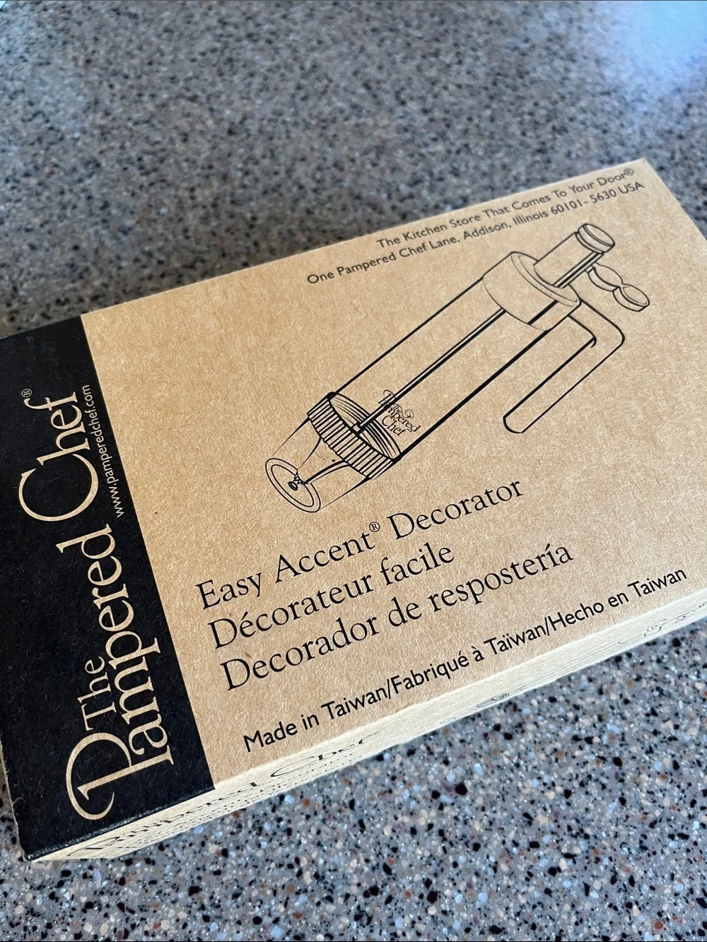 Pampered Chef Easy Accent Cake Decorator Set